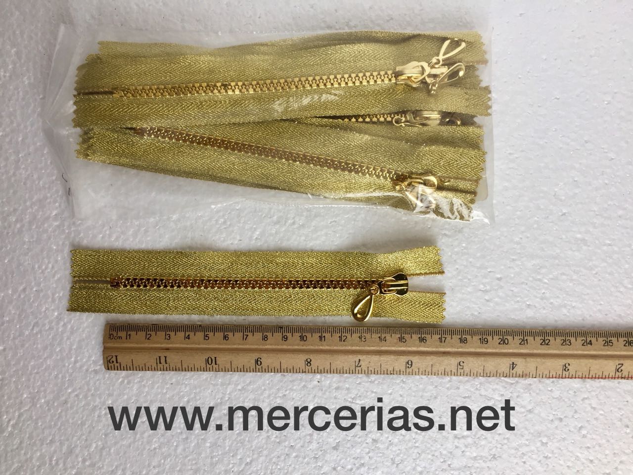 Corchetes dorados para cierre 12 unidades. 2x1cm